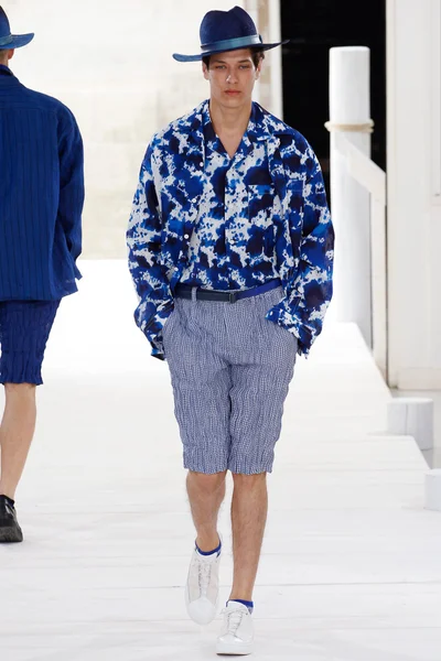Look 19